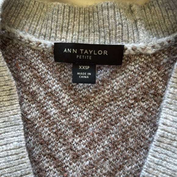 Ann Taylor Petite Gray Brown Herringbone Boyfriend Buttoned Cardigan Sweater XXS - Picture 9 of 12